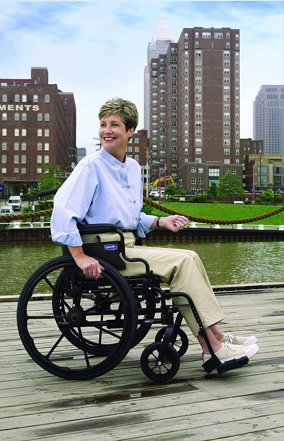 16 Inch Seat Lightweight Folding Wheelchair Q767719