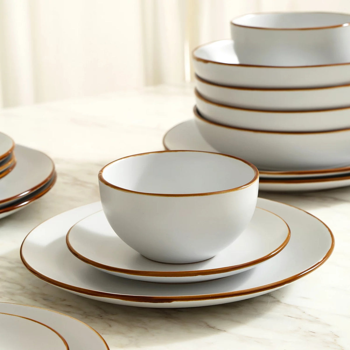 White 16-Piece Stoneware Dinnerware Set S134