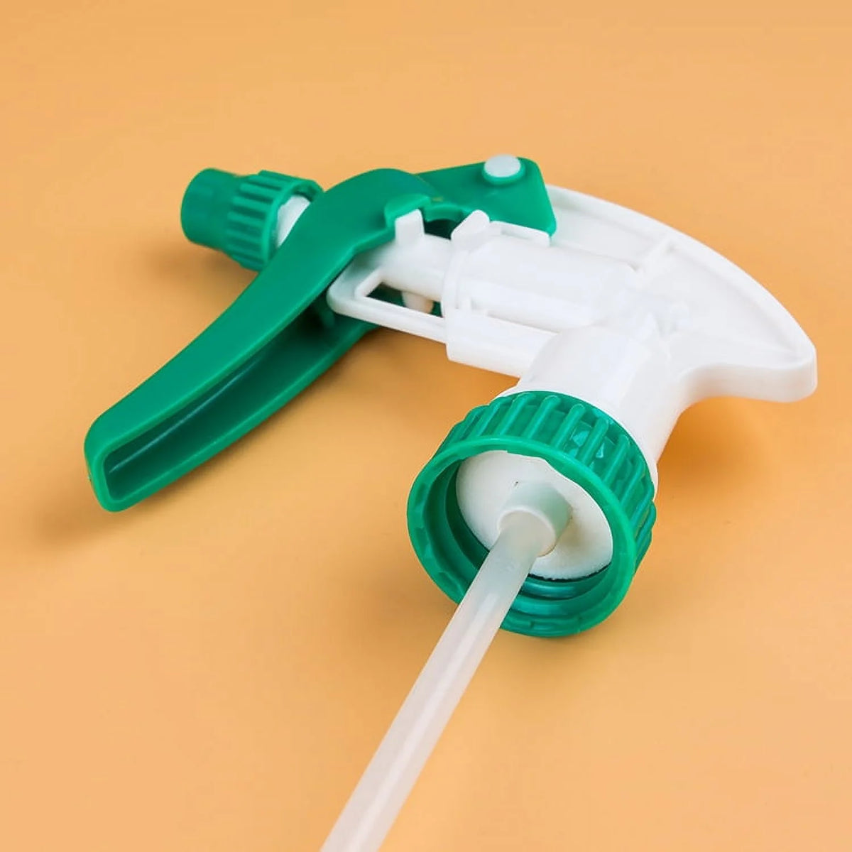 24 Green Heavy-Duty Trigger Sprayers X2549